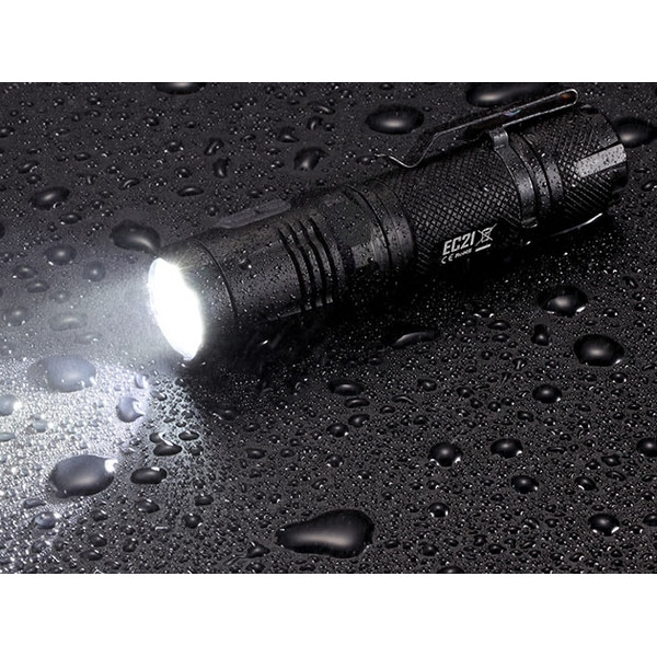 Nitecore Lampe de poche EC21